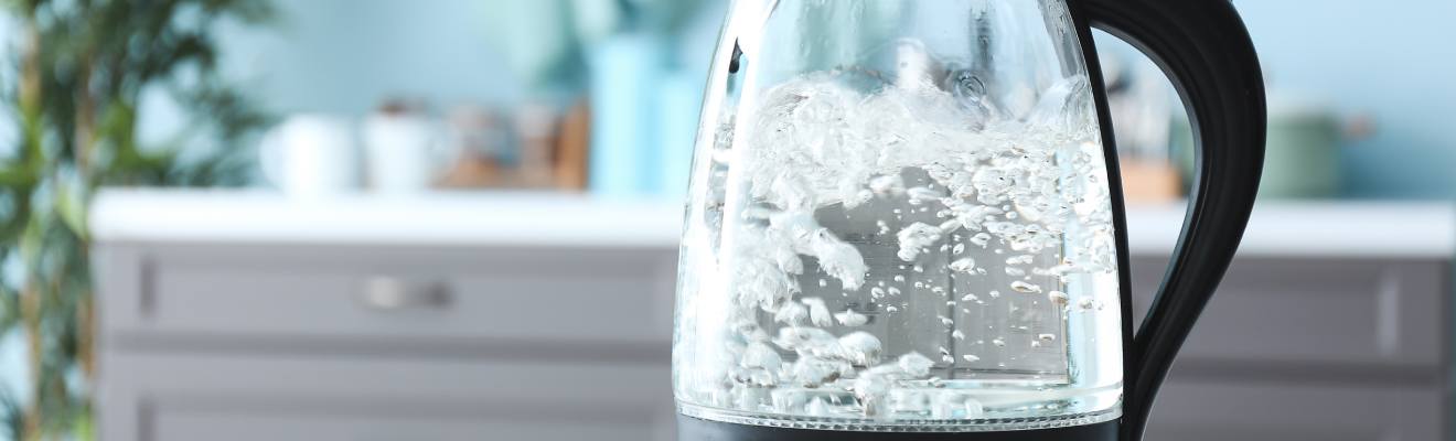 Sprudelnder Glas-Wasserkocher
