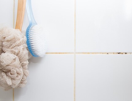 Fugen reinigen Badezimmer: Strahlende Sauberkeit ohne Kompromisse () Fugen reinigen Badezimmer: Strahlende Sauberkeit ohne Kompromisse