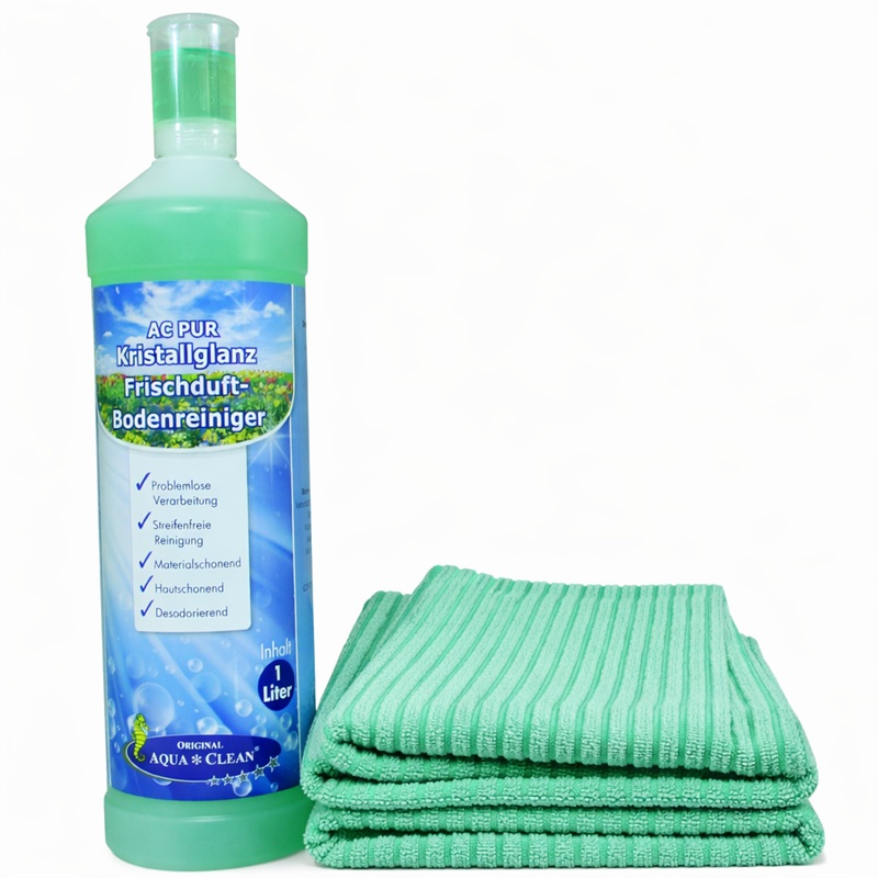 AC PUR Kristallglanz Bodenreiniger 1 Liter mit zwei grünen AQUA CLEAN Mikrofaser-Bodentüchern in Hochtiefstruktur.