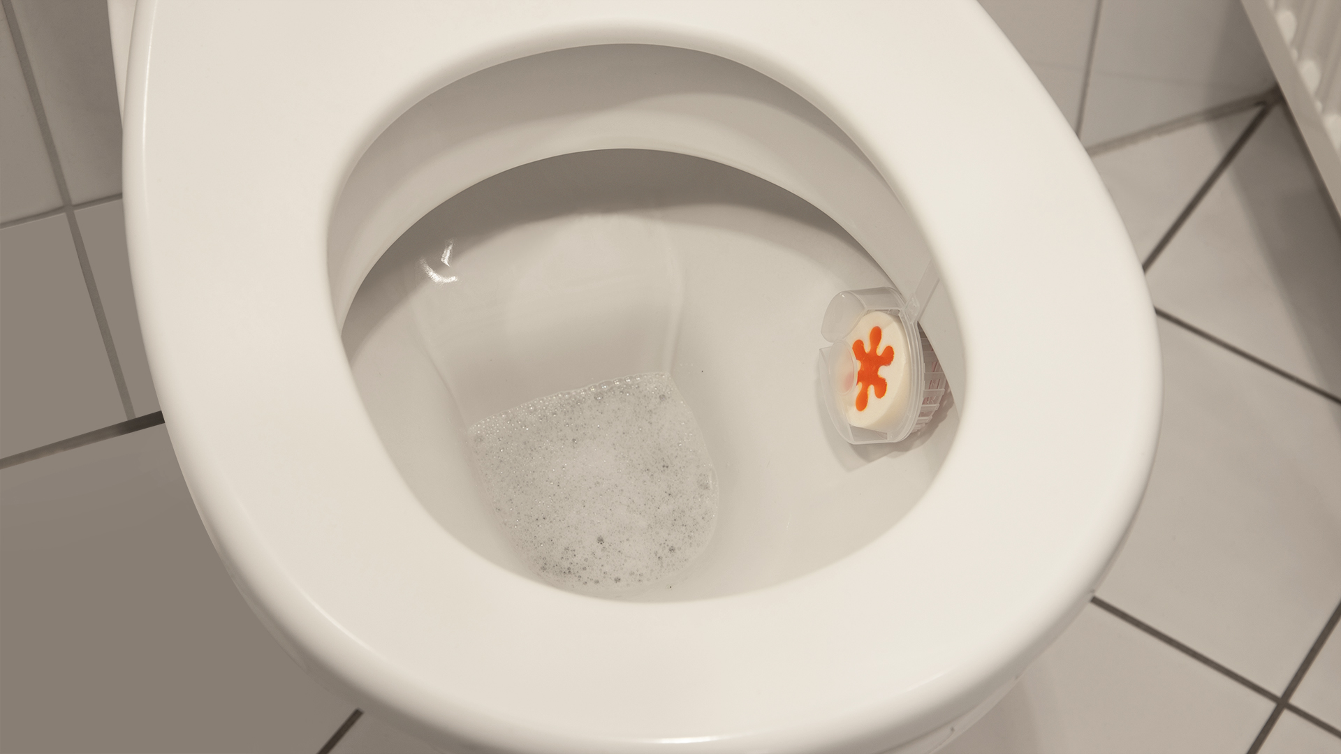 AC PUR Brillant 2in1 WC Duft- & Reinigungsspüler Hochaktiv 15 Stück Apfel + 3 Körbchen